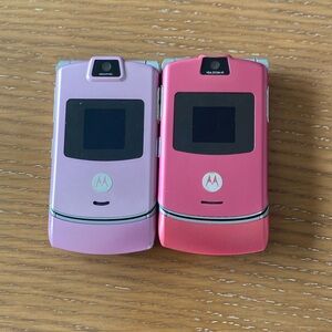 Motorola Razr pink y2k 2000s flip phone